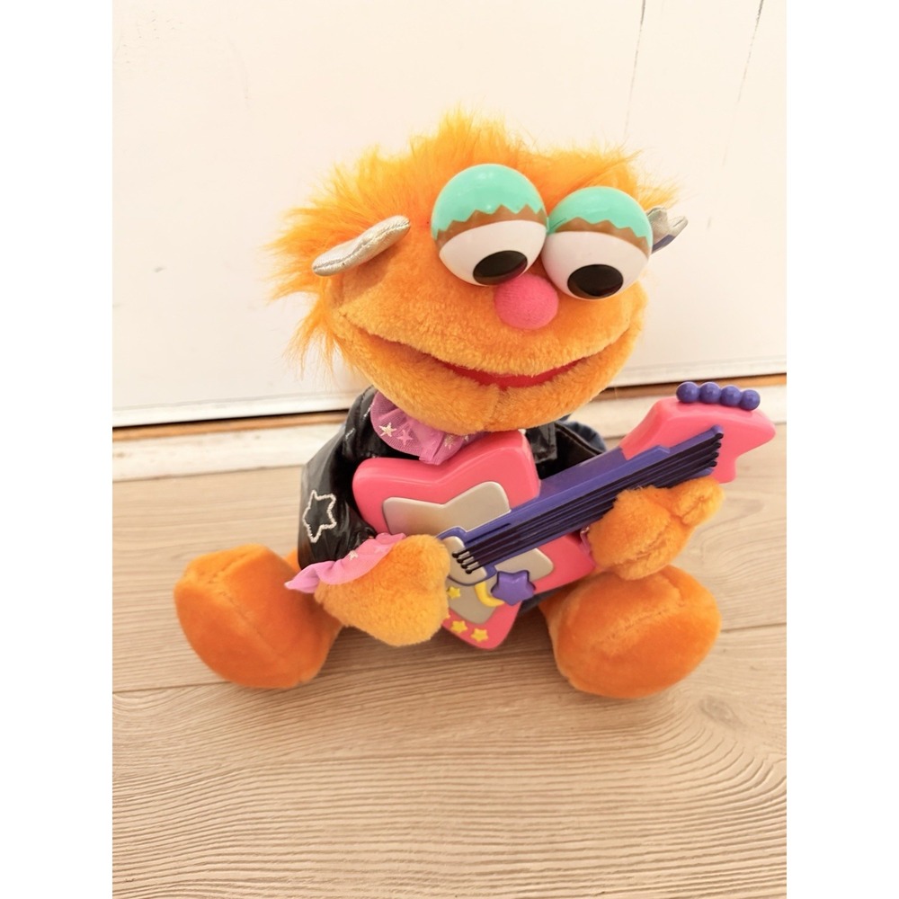 Fisher-Price / Tyco Sesame Street Rock & Roll Zoe Singing  toy Vtg 1999 Works!